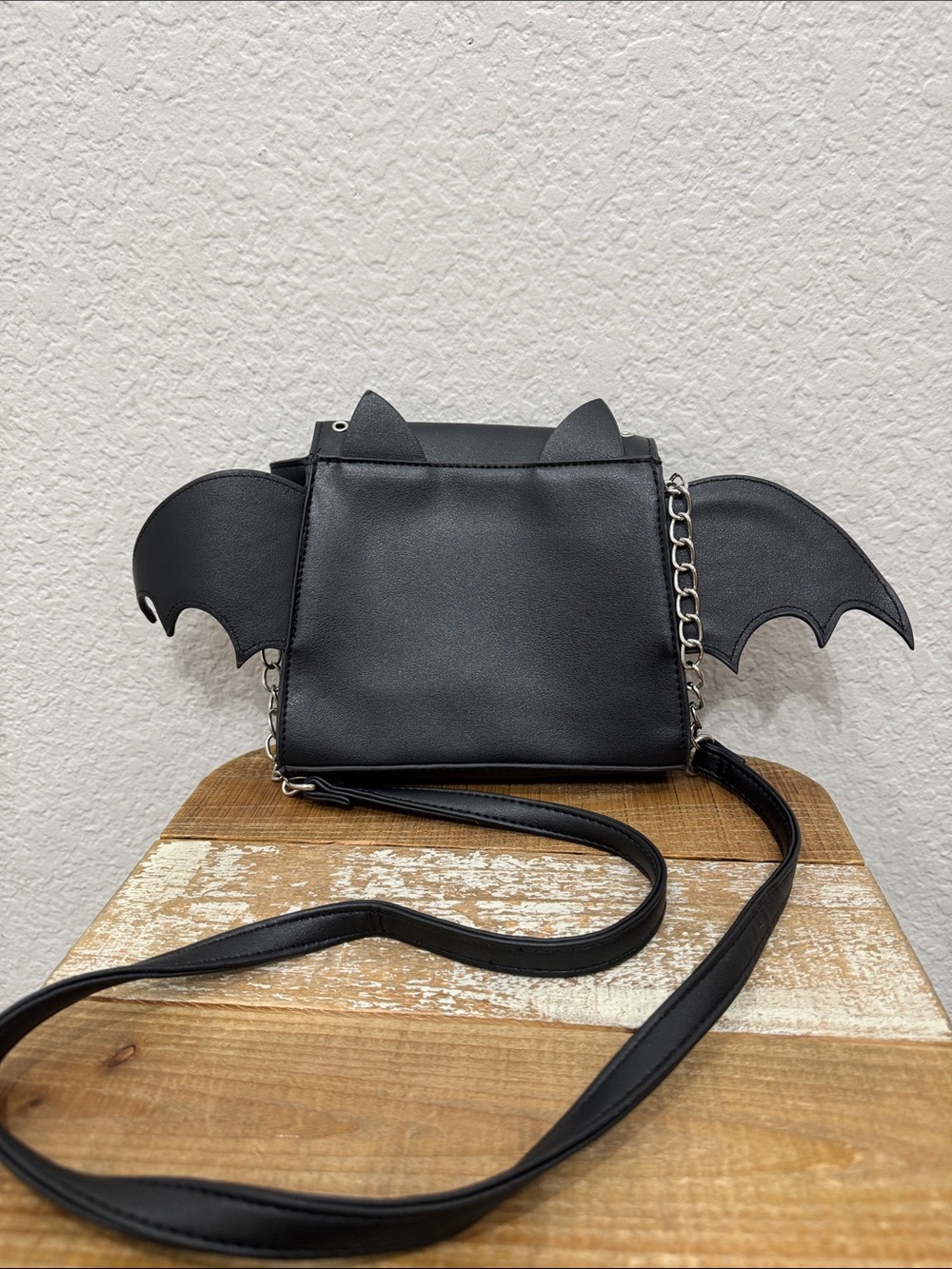 Bioworld Bat Wing Crossbody - Picture 4 of 6